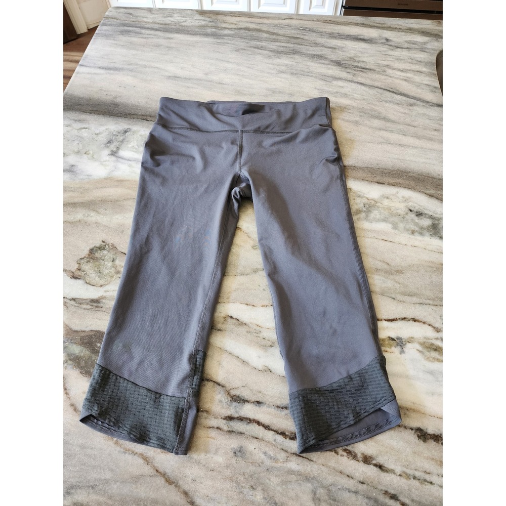Under Armour HeatGear Gray Compression Capri Leggings Mesh Cuffs Womens Medium